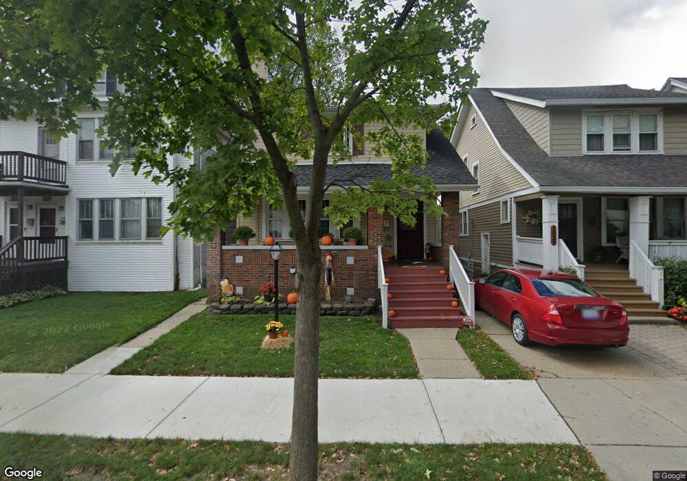 1023 Wayburn St, Grosse Pointe, MI 48230 - photo 1