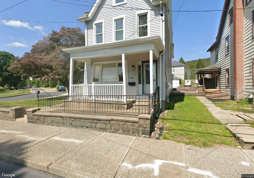 307 W Pennsylvania Ave, Pen Argyl, PA 18072 - photo 1