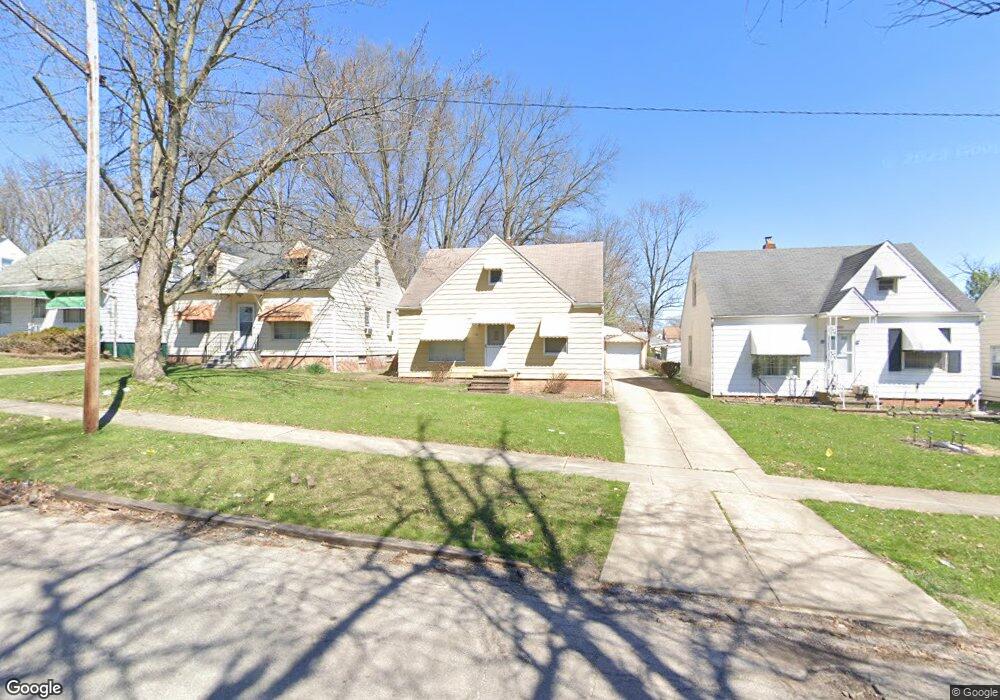 5517 Thomas St, Maple Heights, OH 44137 - photo 1