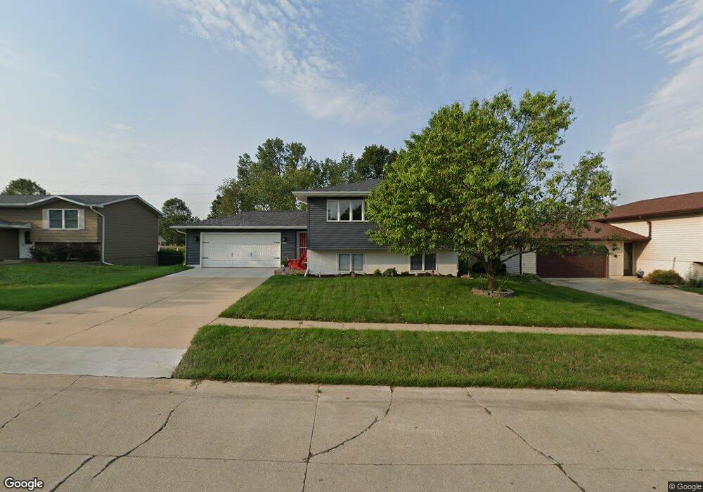 1975 Pleasantview Dr, Marion, IA 52302 - photo 1