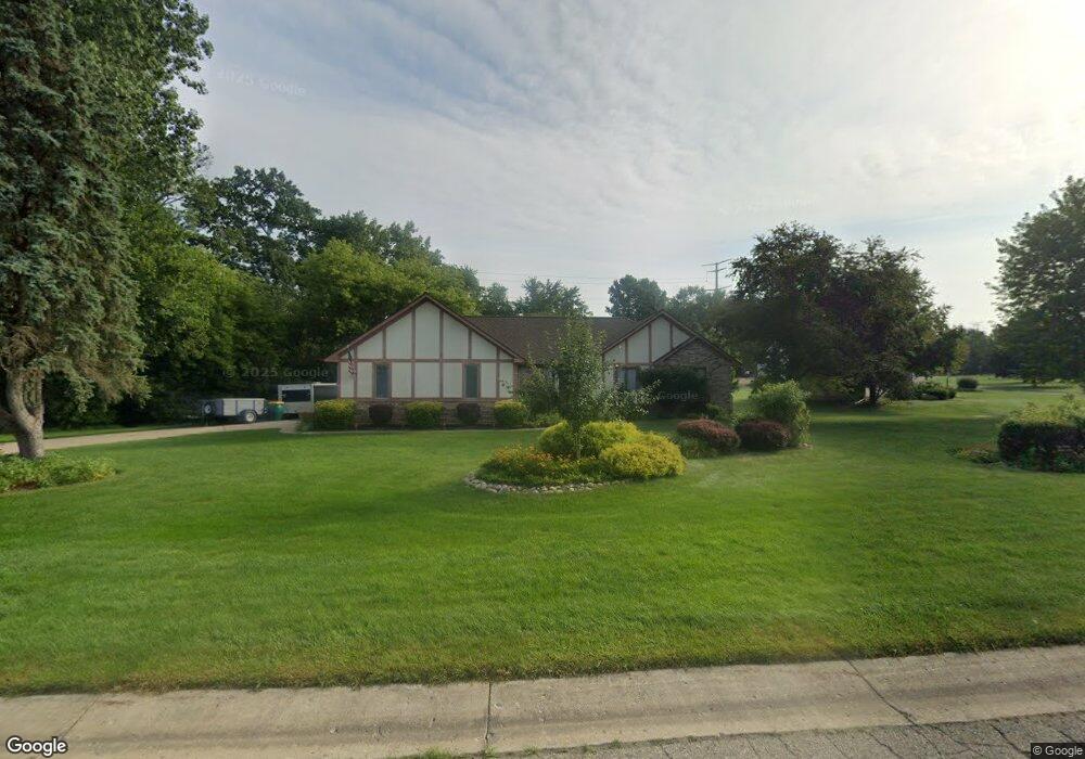 1047 Eagle Nest Dr, Rochester, MI 48306 - photo 1