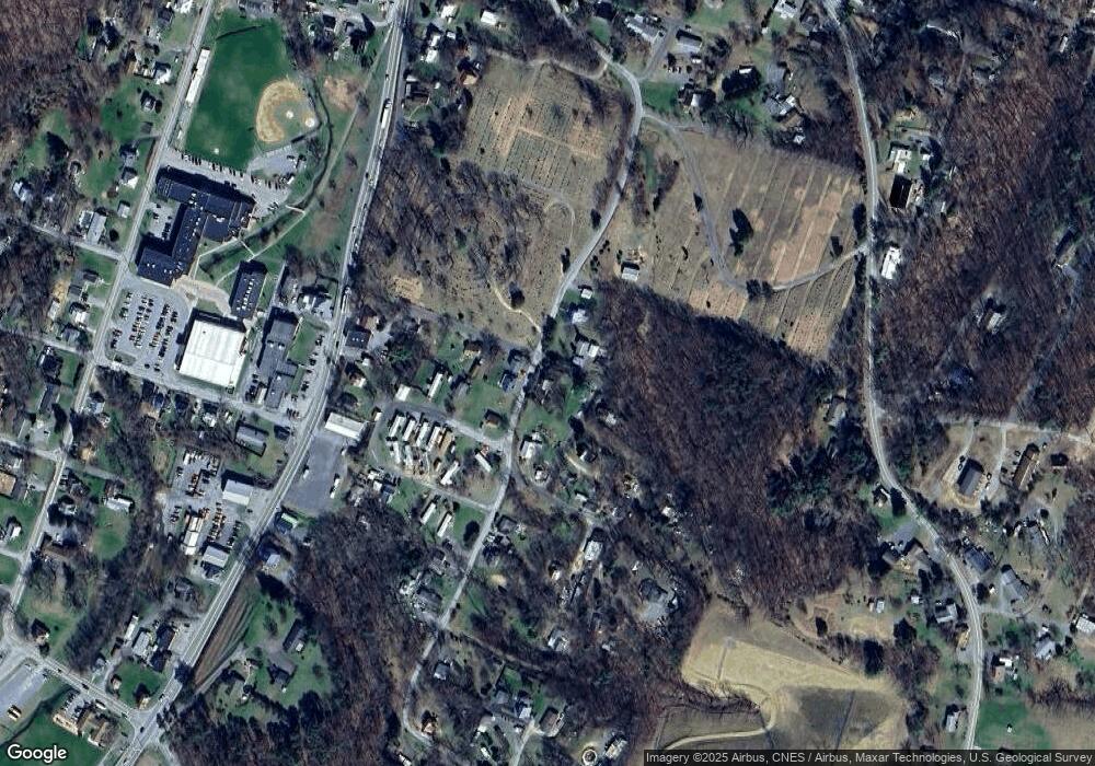 307 Greenway Dr, Berkeley Springs, WV 25411 - photo 1