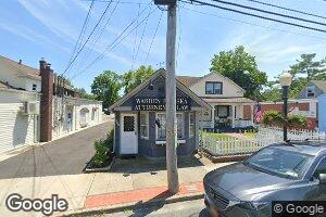 576 Middle Rd, Bayport, NY 11705