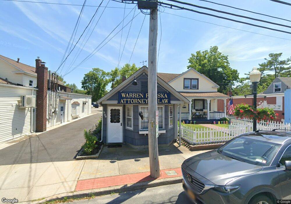 576 Middle Rd unit A, Bayport, NY 11705 - photo 1