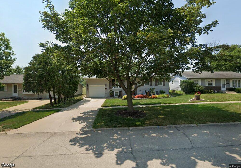 1106 18th St NW, Cedar Rapids, IA 52405 - photo 1