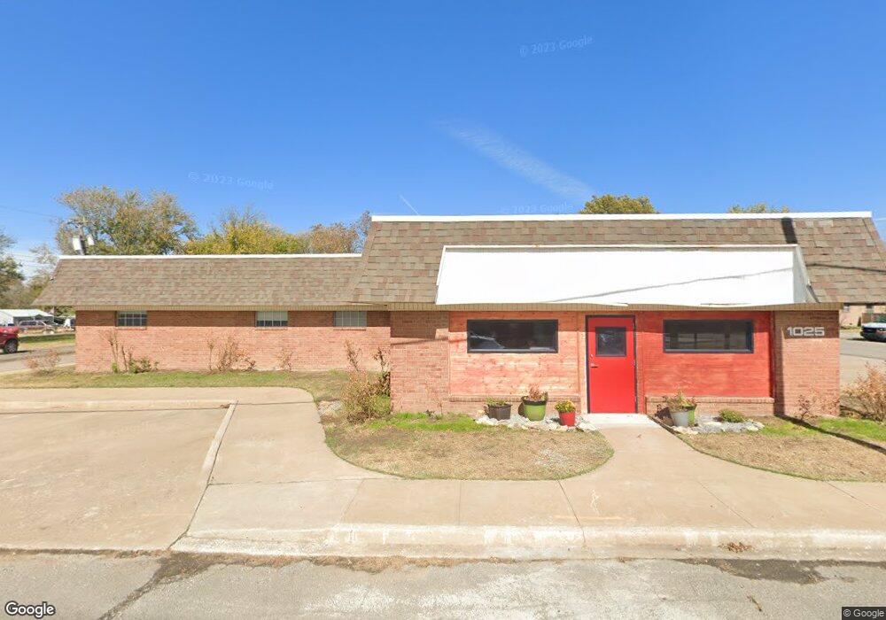 1025 NE 1st St, Pryor, OK 74361 - photo 1