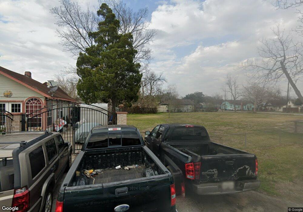 319 Amundsen St, Houston, TX 77009 - photo 1