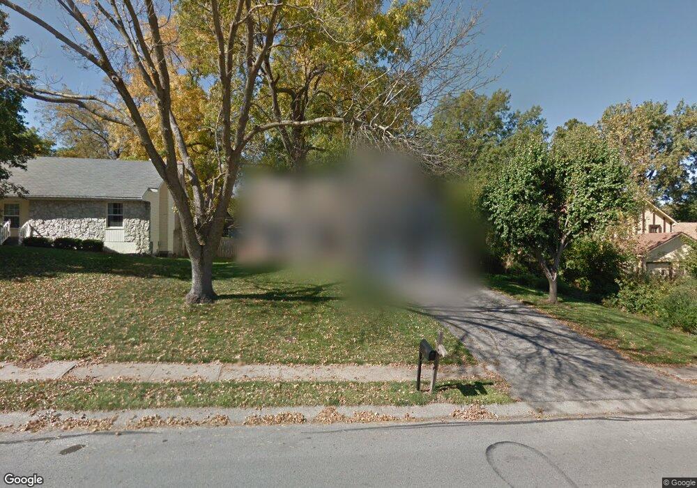 4722 Switzer Rd, Shawnee, KS 66203 - photo 1