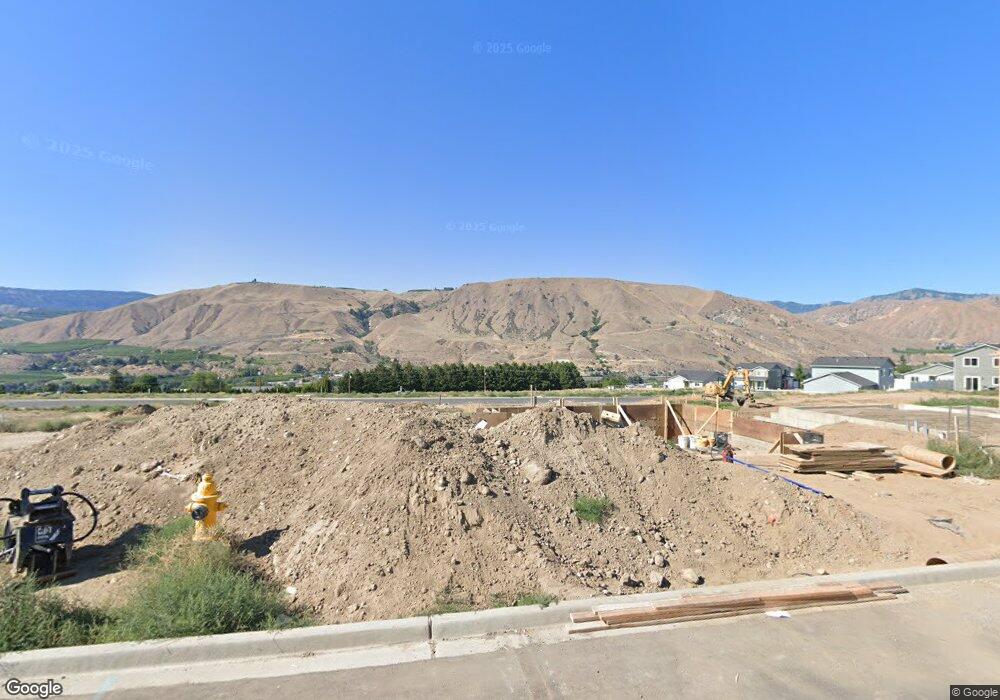 562 S Joseph Ave, East Wenatchee, WA 98802 - photo 1