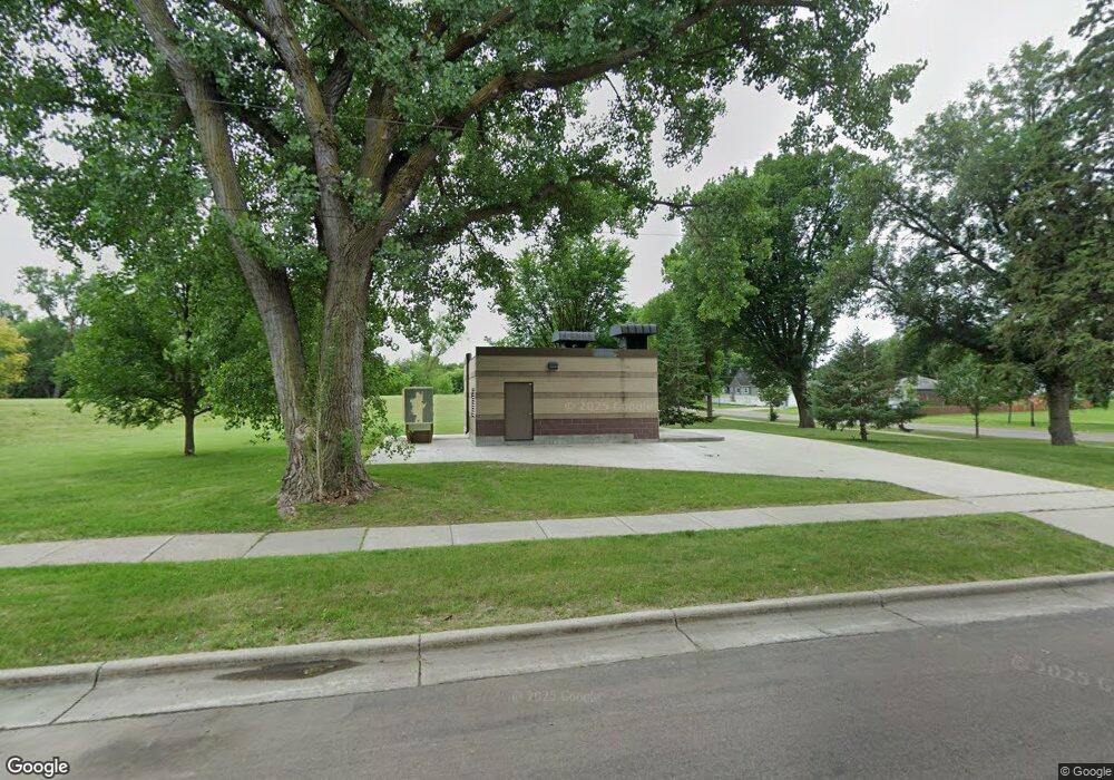 1625 Elm St N, Fargo, ND 58102 - photo 1