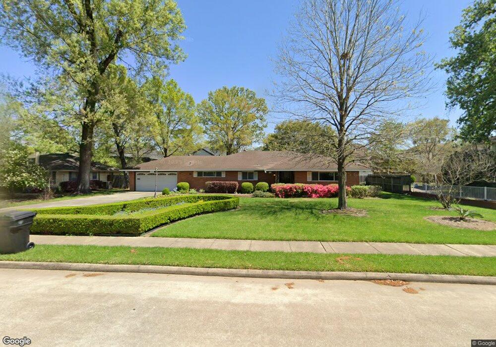 1402 Monarch Oaks St, Houston, TX 77055 - photo 1