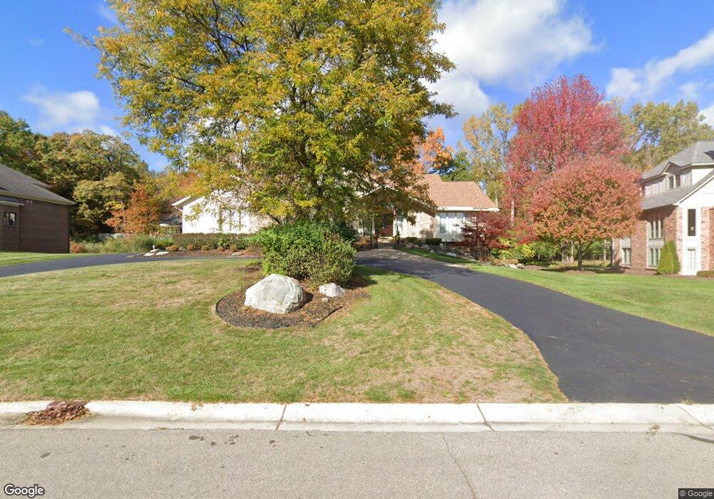 1266 Water Cliff Dr, Bloomfield Hills, MI 48302 - photo 1