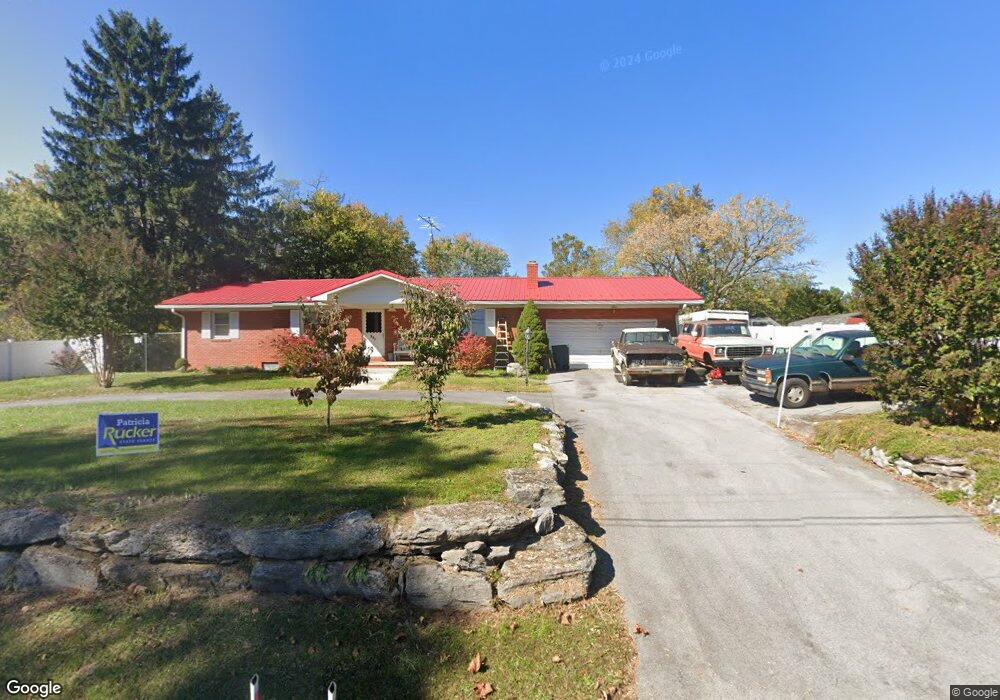 843 Henshaw Rd, Bunker Hill, WV 25413 - photo 1