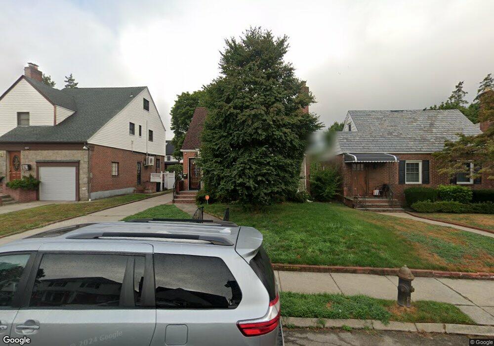 7636 175th St, Fresh Meadows, NY 11366 - photo 1