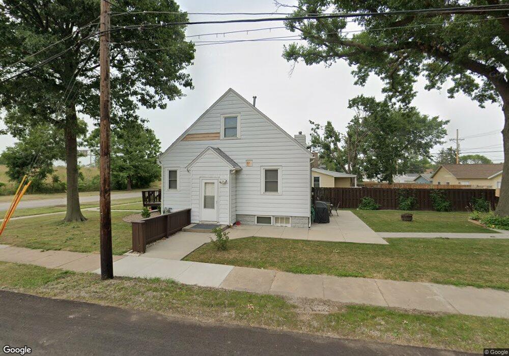 1627 3rd St SW, Cedar Rapids, IA 52404 - photo 1