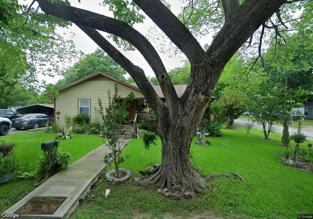 821 E 13th St, Bonham, TX 75418 - photo 1