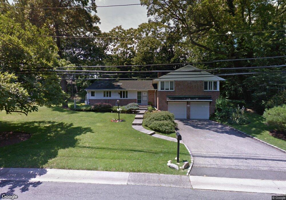 10 the Hemlocks, Roslyn, NY 11576 - photo 1