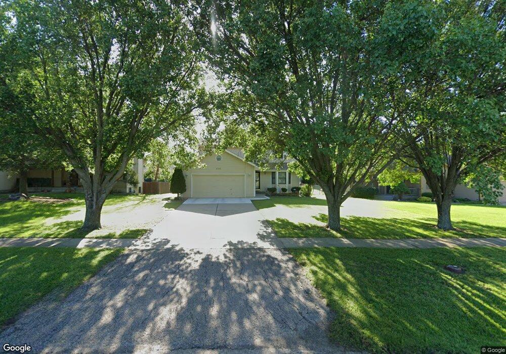 2716 SW Indian Hills Rd, Topeka, KS 66614 - photo 1