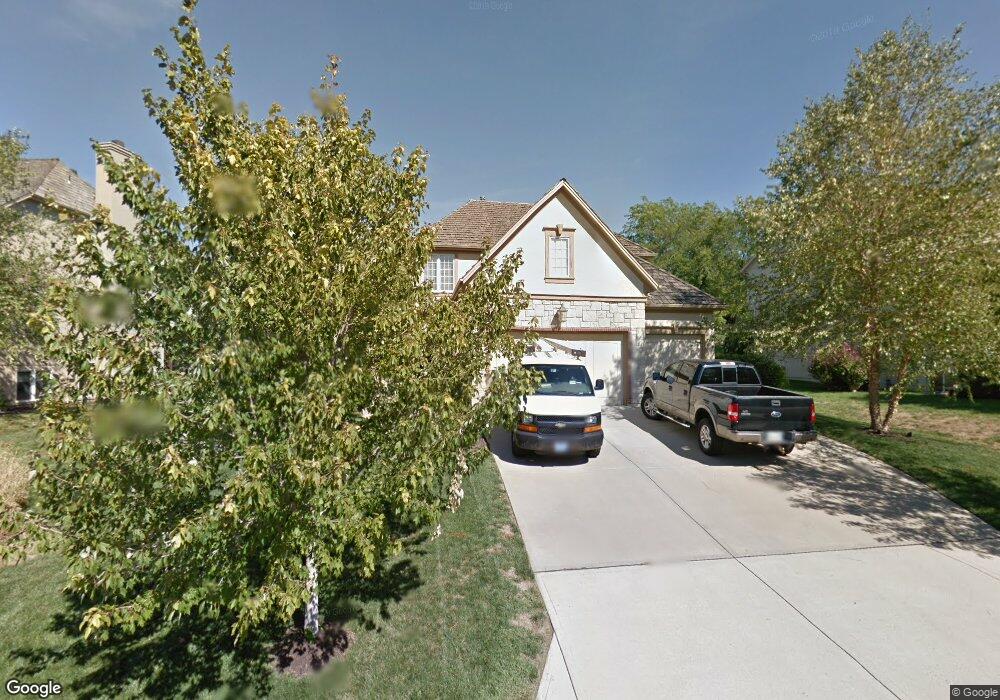 9639 Redbud Ln, Lenexa, KS 66220 - photo 1