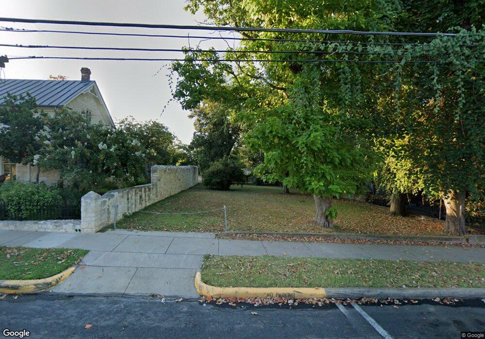 109 S Lincoln St unit 1, Fredericksburg, TX 78624 - photo 1