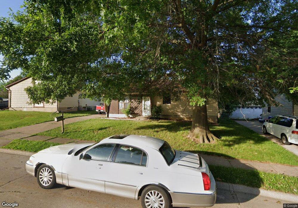 2531 W 55th St, Davenport, IA 52806 - photo 1