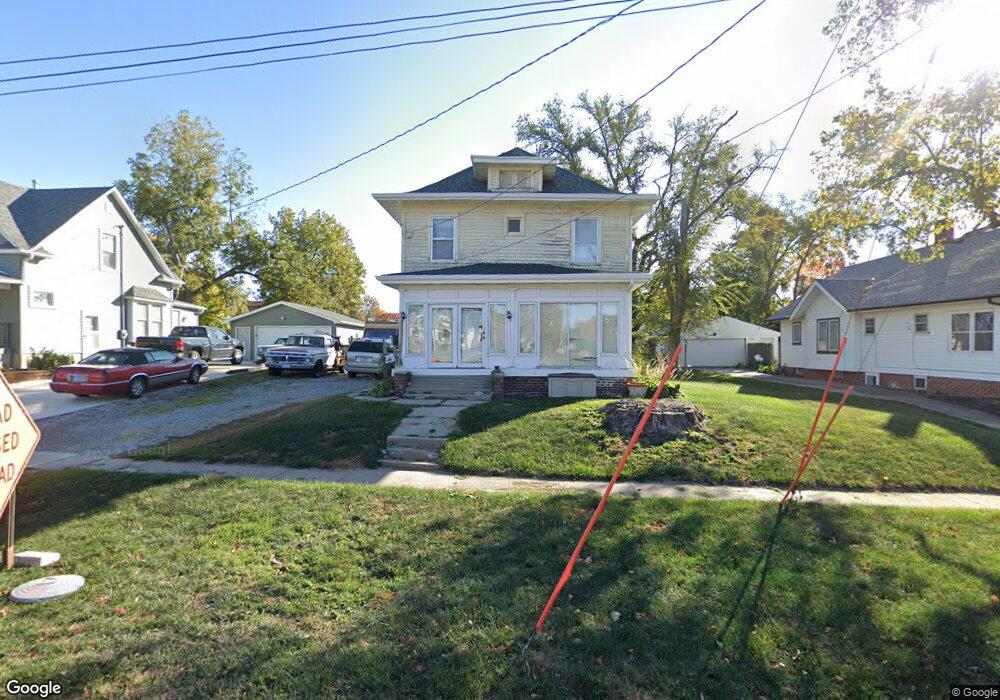 328 E 2nd St S, Newton, IA 50208 - photo 1