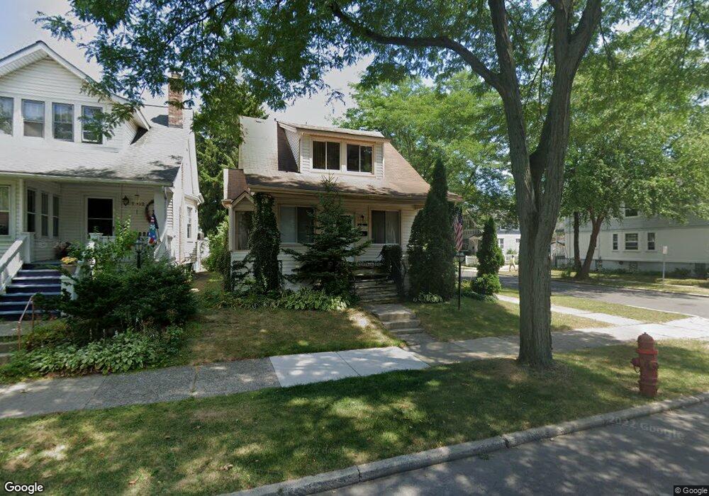 1100 Lakepointe St unit 1100, Grosse Pointe Park, MI 48230 - photo 1