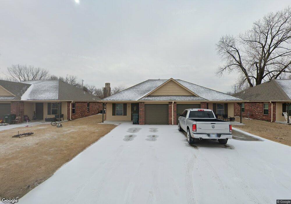 819 W 10th St, Claremore, OK 74017 - photo 1