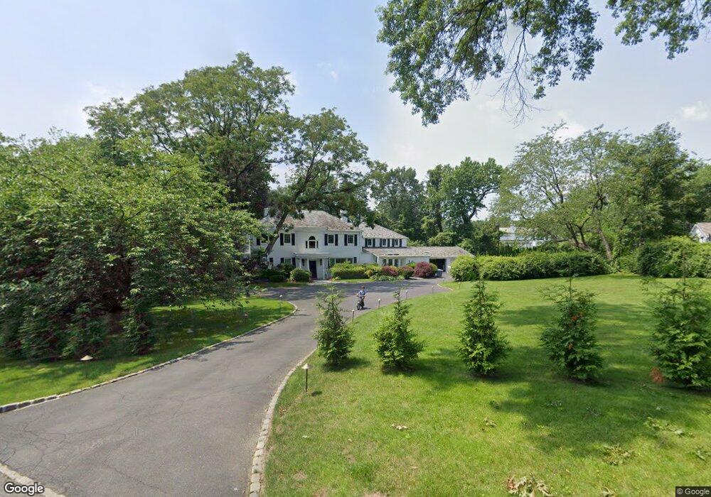 5 Beech Ln, Great Neck, NY 11024 - photo 1