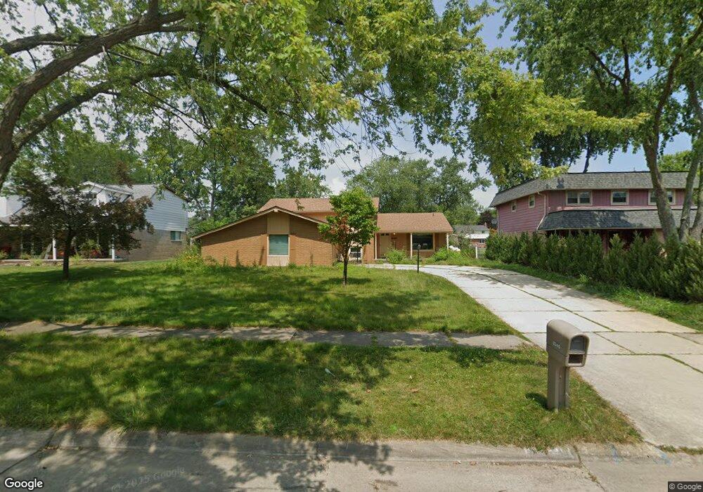 8226 Hampton Rd, Grosse Ile, MI 48138 - photo 1