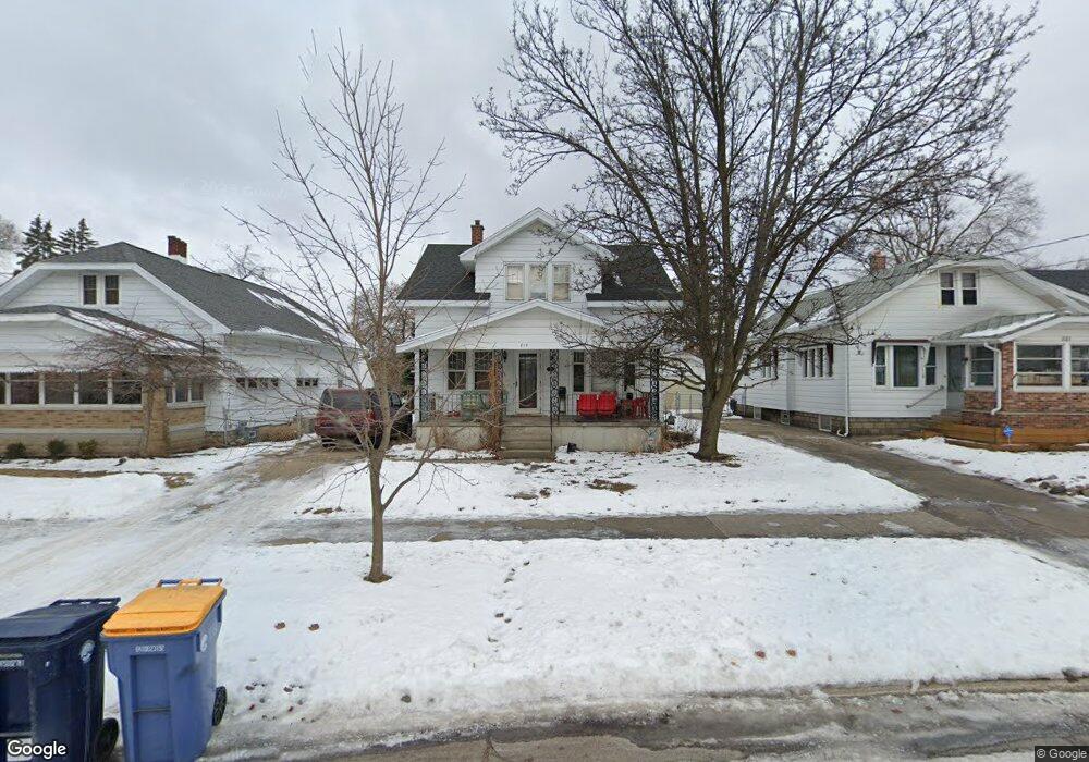 819 Eleanor St NE, Grand Rapids, MI 49505 - photo 1