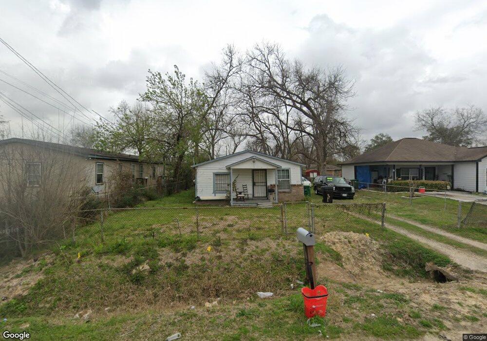 1070 South Ln, Houston, TX 77088 - photo 1