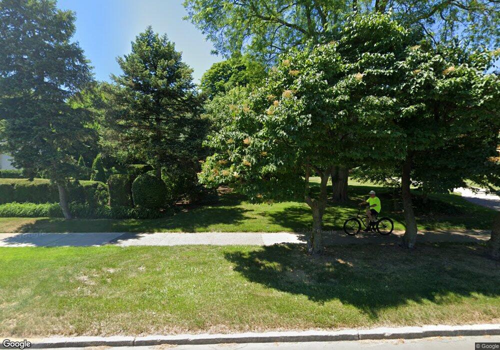 331 Lake Shore Rd, Grosse Pointe Farms, MI 48236 - photo 1