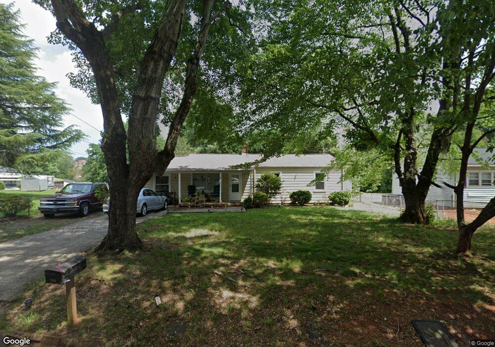 708 Woods Dr, Statesville, NC 28677 - photo 1