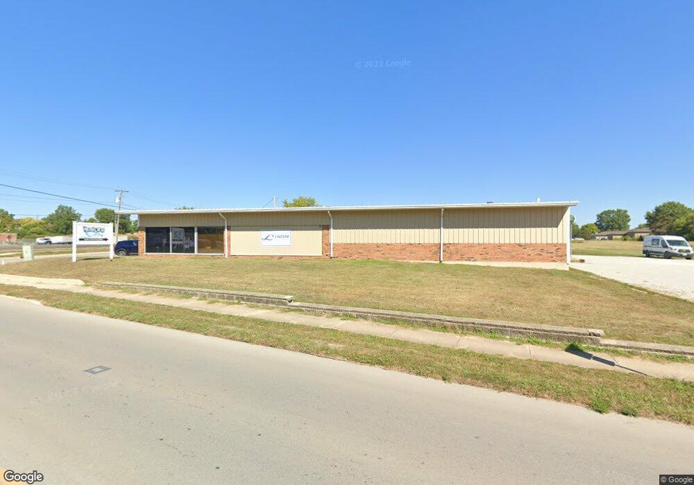 700 N Henrietta St, Effingham, IL 62401 - photo 1