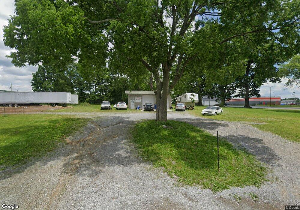 734 Lipscomb St, Shelbyville, TN 37160 - photo 1