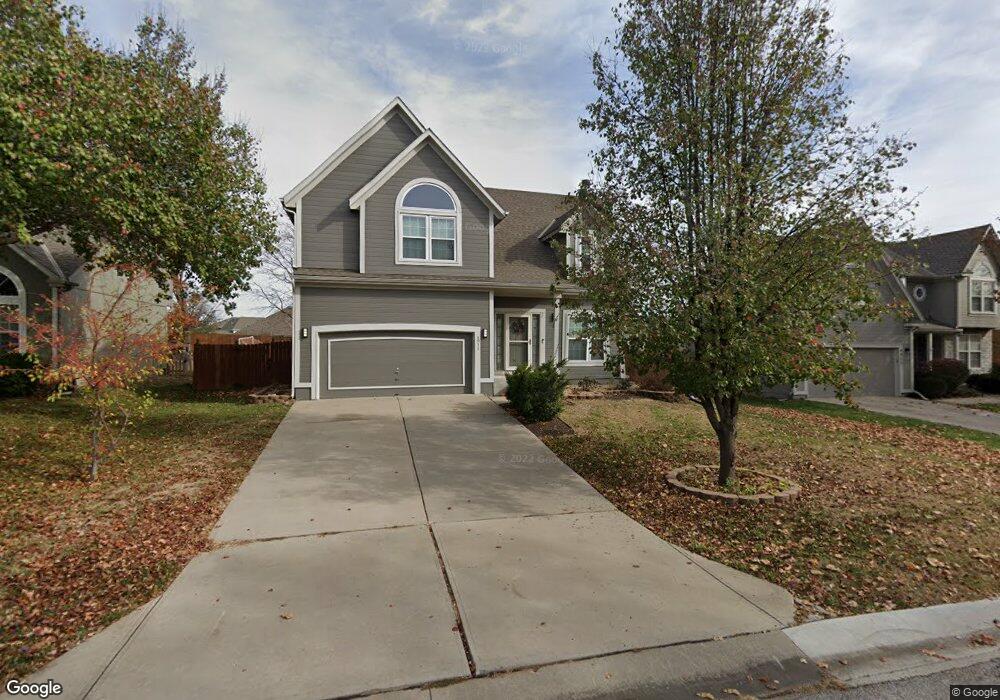 4911 Lakecrest Dr, Shawnee, KS 66218 - photo 1