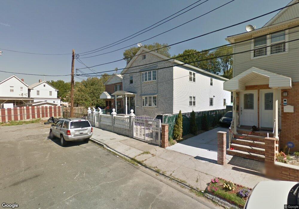 10511 169th St, Jamaica, NY 11433 - photo 1