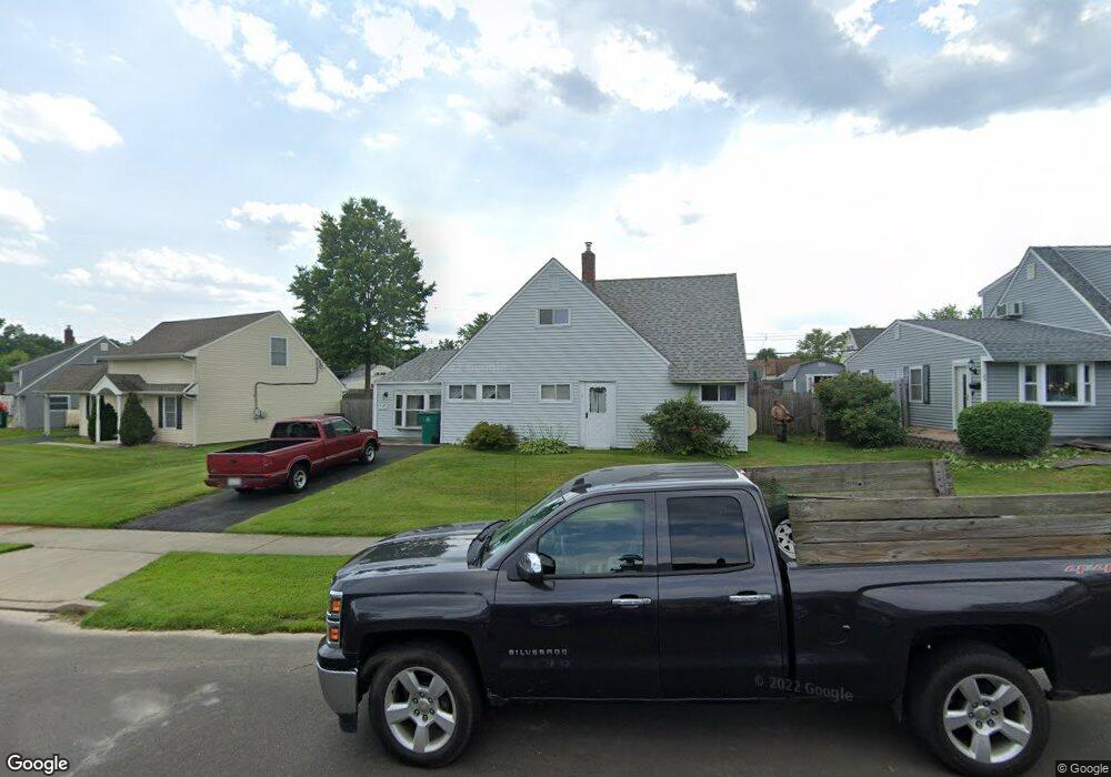 19 Red Maple Ln, Levittown, PA 19055 - photo 1