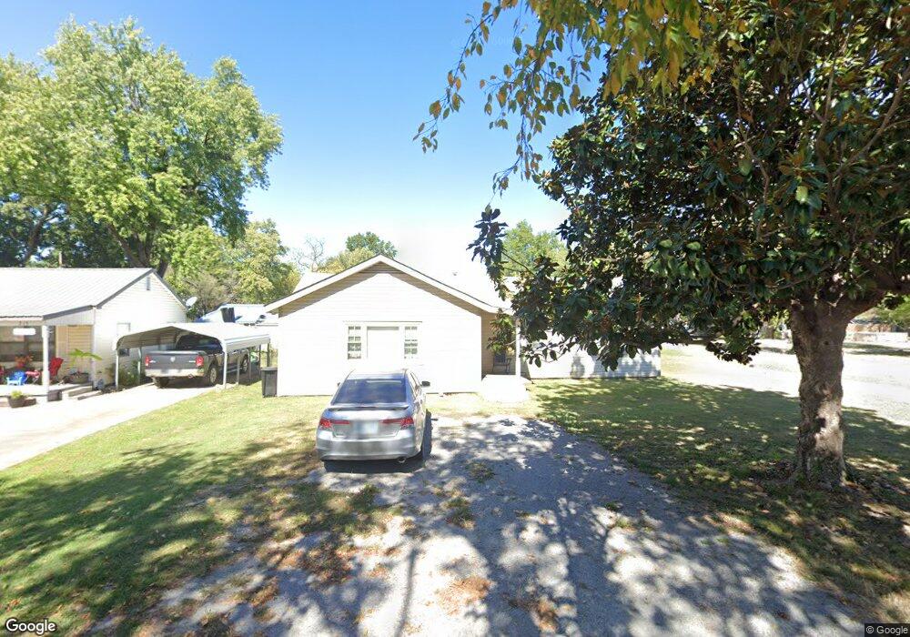 217 NE 4th St, Pryor, OK 74361 - photo 1