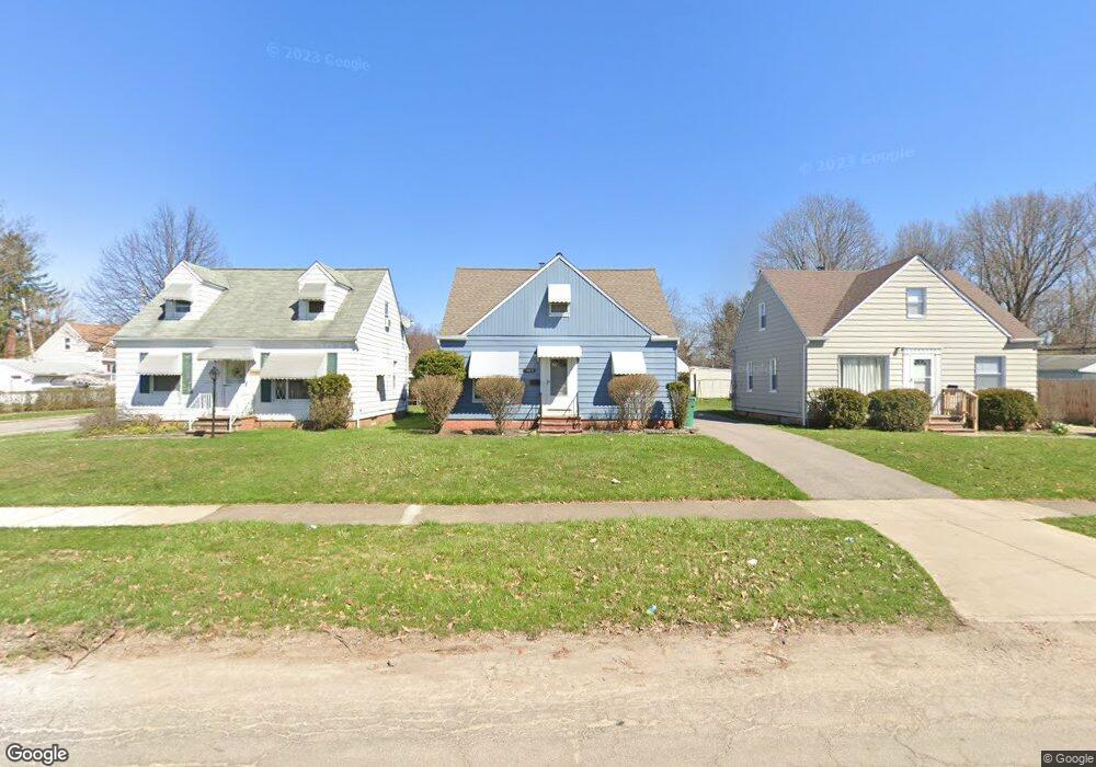 5469 Thomas St, Maple Heights, OH 44137 - photo 1