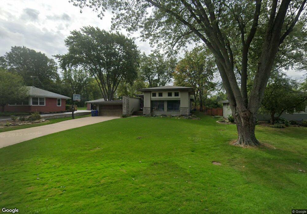 1320 Nelson Cir, Wheaton, IL 60189 - photo 1