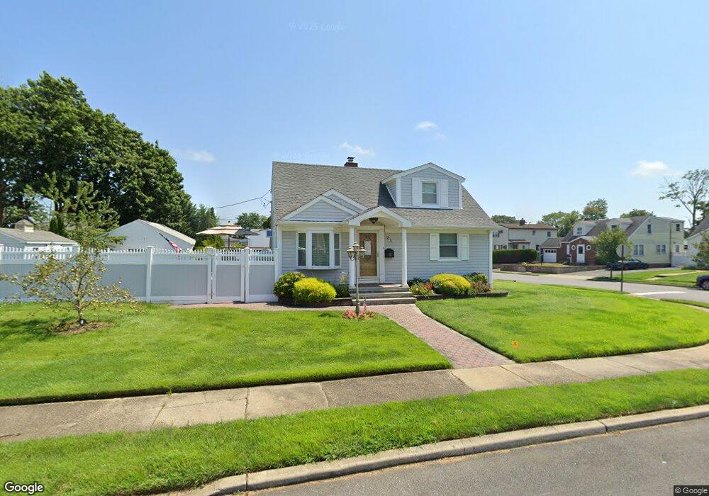 21 Totten St, Bethpage, NY 11714 - photo 1