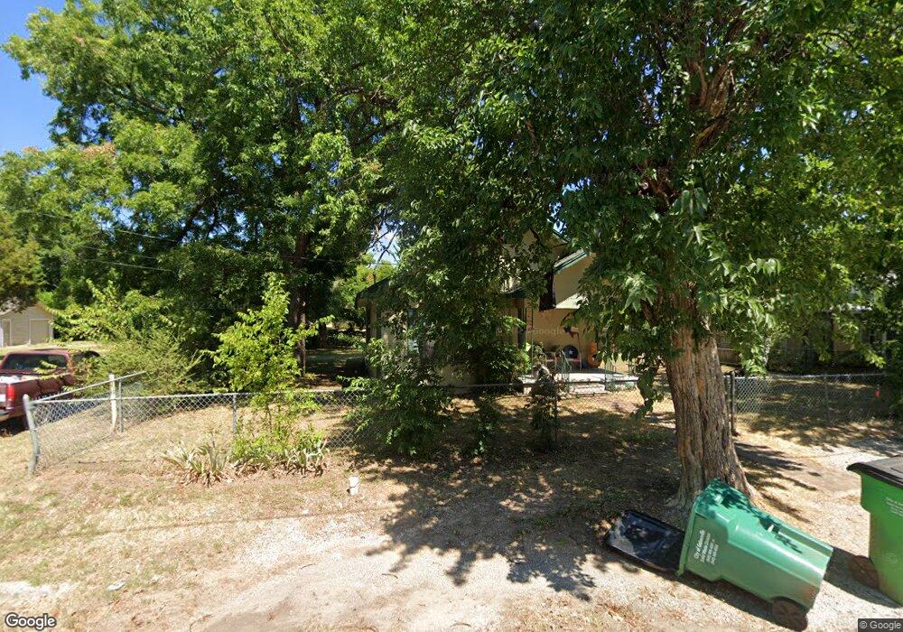 300 S Wine St, Gainesville, TX 76240 - photo 1