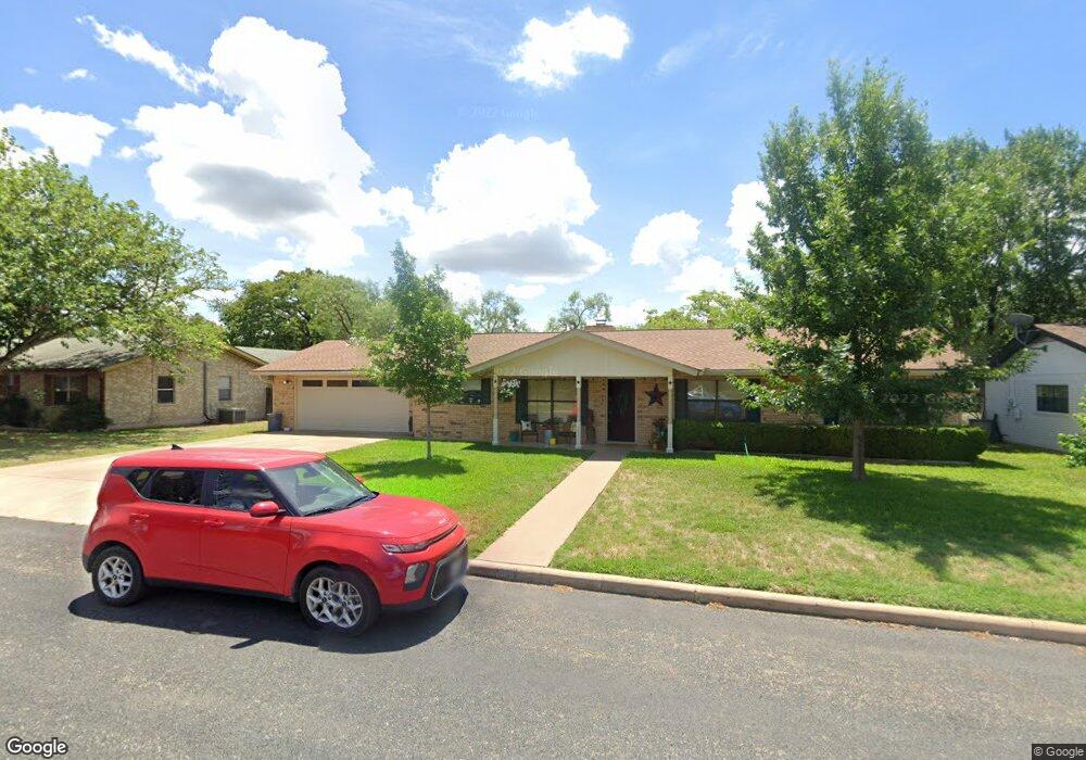 605 N Bowie St, Fredericksburg, TX 78624 - photo 1