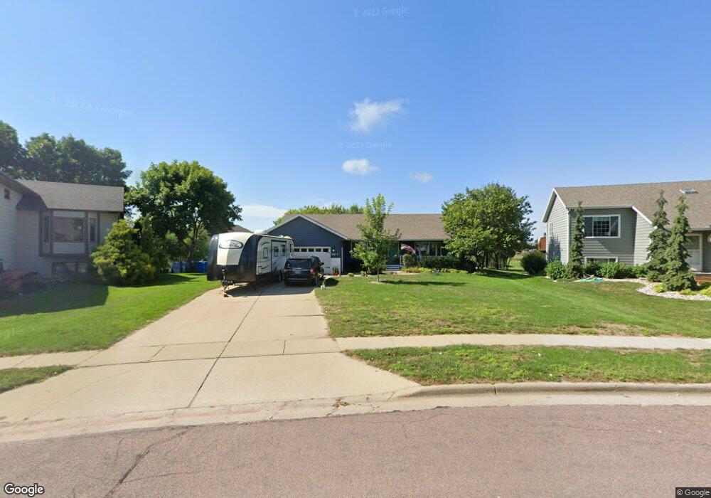 4817 E Maywood Dr, Sioux Falls, SD 57110 - photo 1