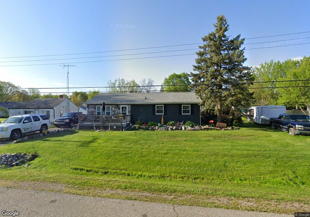 1066 Coolidge Dr, Flint, MI 48507 - photo 1