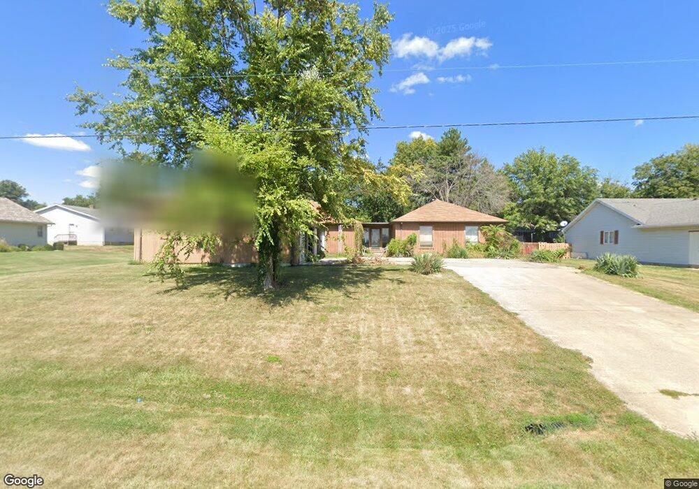 1216 Sherwood Eddy Dr, Jacksonville, IL 62650 - photo 1