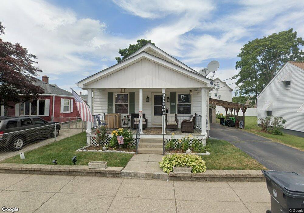 132 Whittier Rd, Pawtucket, RI 02861 - photo 1