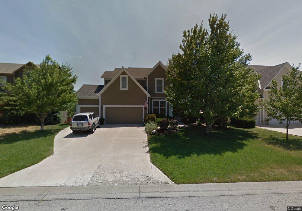 5737 Theden St, Shawnee, KS 66218 - photo 1